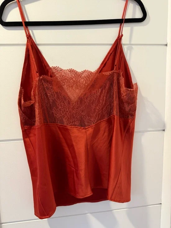 Silky going out top - Picture 2 of 2